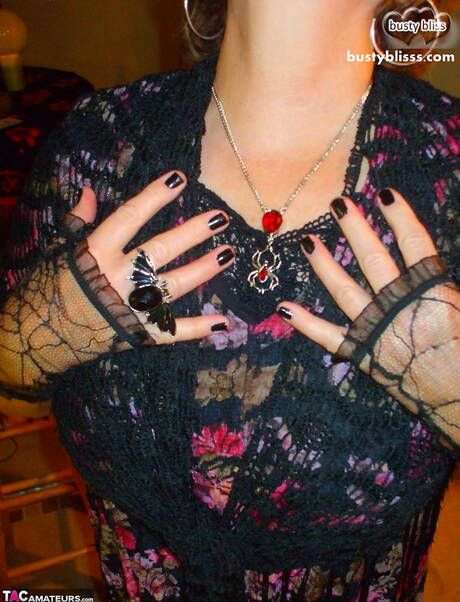 TAC Amateurs invites you to browse their free pics with Busty Bliss xxx gallery 274585